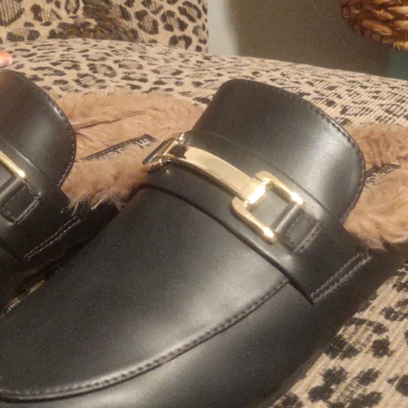 Madden Girl Faux Fur Lined Mules with Gold Accents Size 9 - 9.5 - Picture 5 of 7